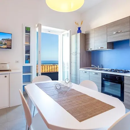 Moderno Con Vista Mare * קאסטלסארדו