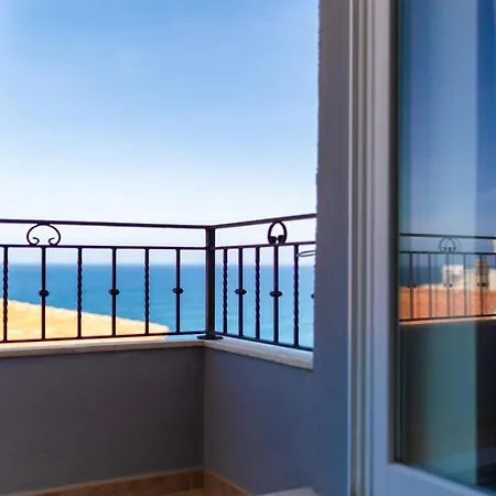 Moderno Con Vista Mare קאסטלסארדו